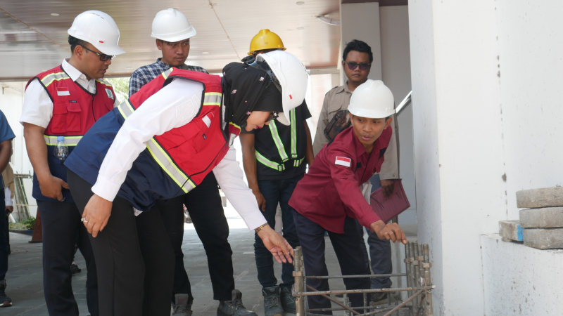 Sidak Pembangunan Gedung HD RSUD Sidoarjo Barat, Wabup Mimik Soroti Kualitas Material dan Keterlambatan Proyek 