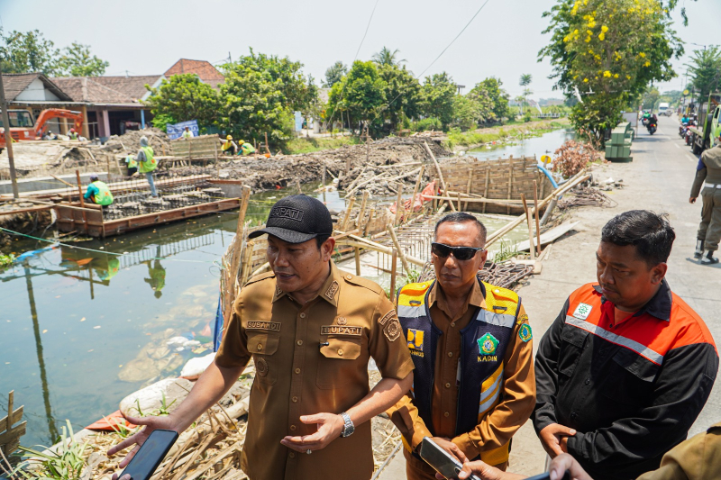 Kejar Target Selesai Desember, Proyek Pembangunan Jembatan Candinegoro Dikebut 24 Jam 